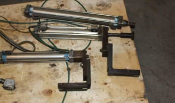 2 pneumatic feed units for centerless cylindrical grinding machine 2 pneumatic feed units for centerless cylindrical grinding machine