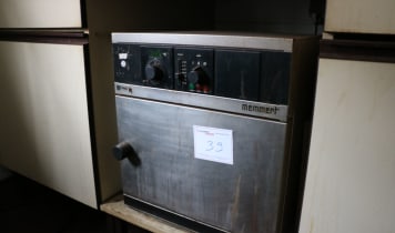 MEMMERT UM 100 Heating Furnace