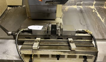 Machine vice with additional hydraulic clamping Machine vice with additional hydraulic clamping