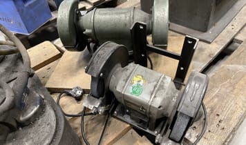 Lot double bench grinders, 2 pcs. Lot double bench grinders, 2 pcs.