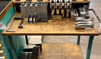 Workshop trolley with milling accessories Workshop trolley with milling accessories