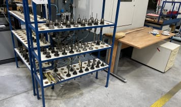 Tool holder incl. tools