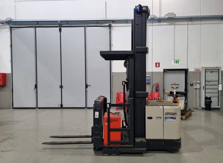 CROWN SP3512 Order Picker