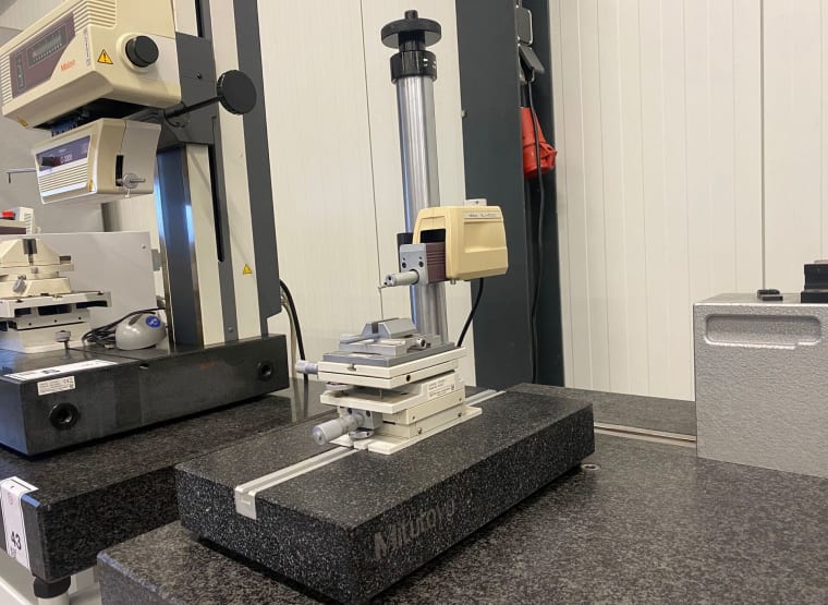 MITUTOYO SJ400 Portable Surface Roughness Tester buy used