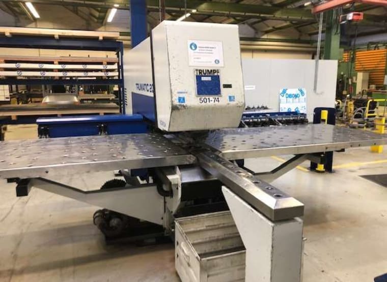 Punzonadora de torreta TRUMPF TRUMATIC 200