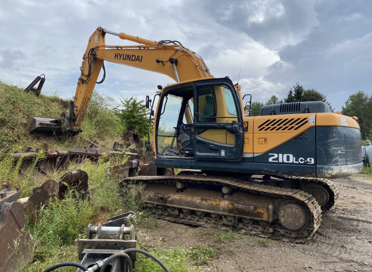 Excavadora sobre orugas HYUNDAI ROBEX 210L0-9