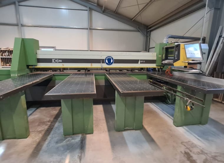 HOLZMA HPP 81 / 42 Píla na delenie panelov na drevo, plast, AL.