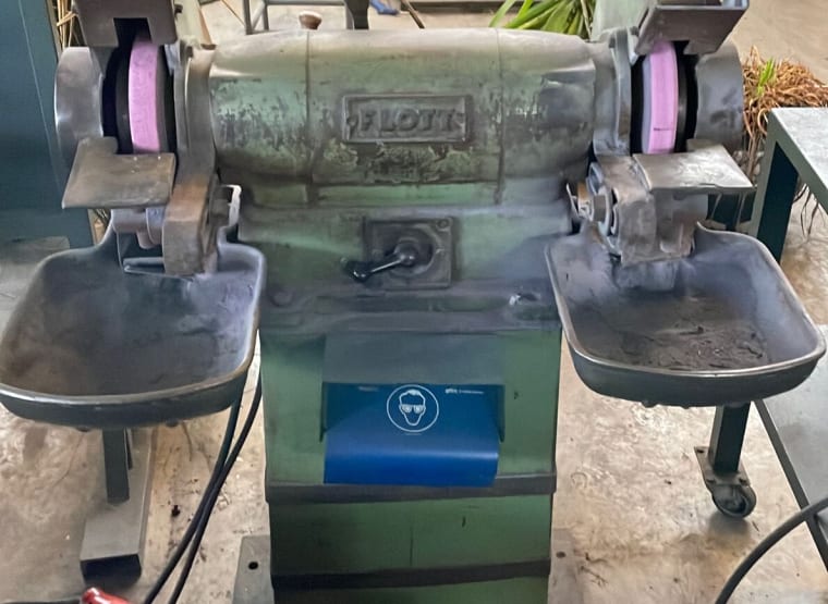 Двуколесна шлифовъчна машина с работни маси FLOTT