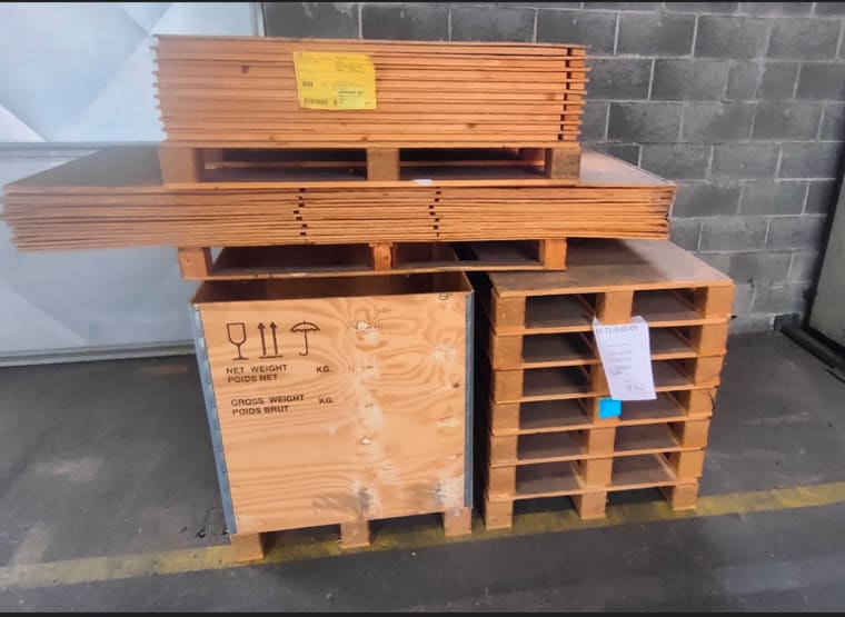 Lot of wooden boxes (x9)