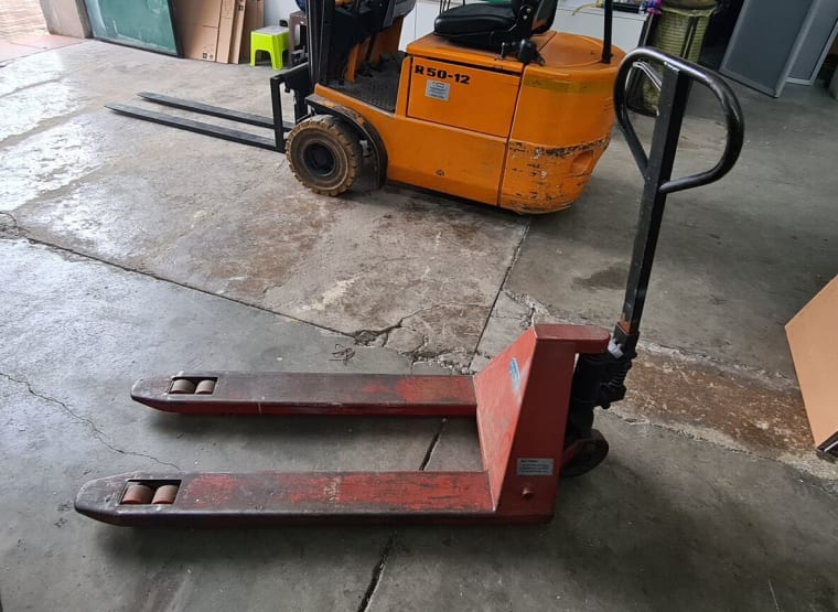 Pallet truck