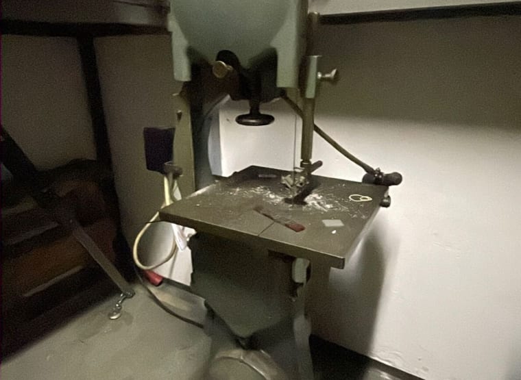 AUGUSTA Vertikalna tračna žaga za kovino