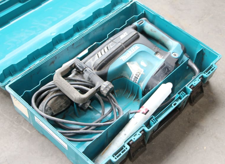 MAKITA HM1213C Demolition hammer kupite rabljeno