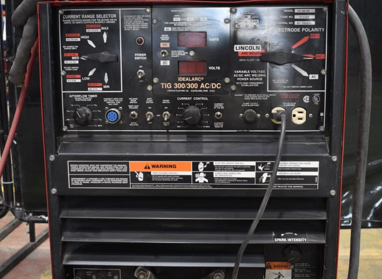 LINCOLN TIG 300/300 AC/DC Svářecí stroj (stacionární)