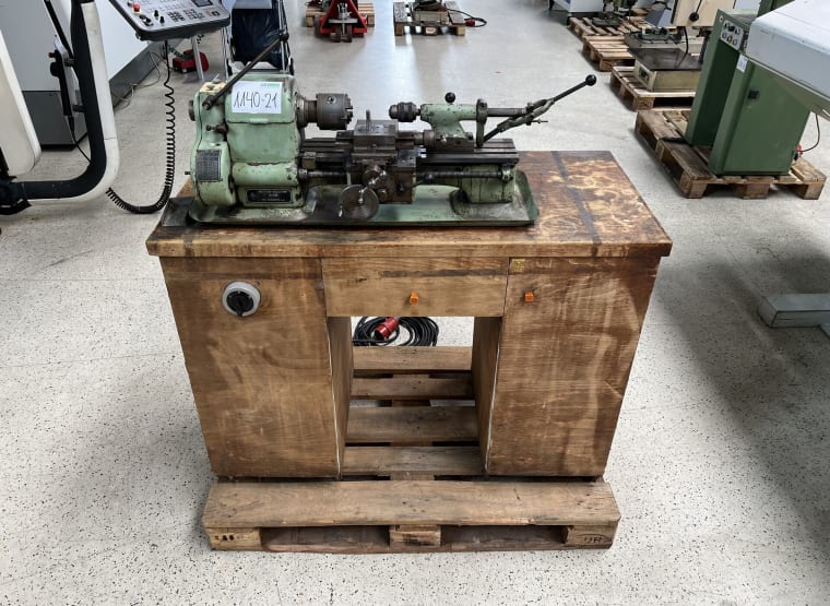 TOS MN-80 Manuelle Drehmaschine
