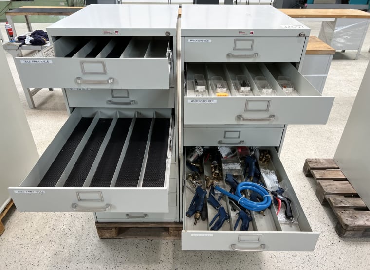 Lot of workshopcabinets with content