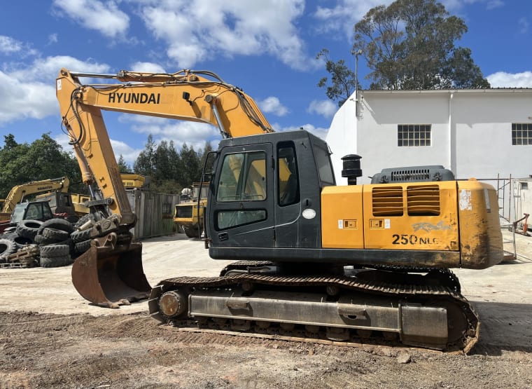 HYUNDAI ROBEX250-7A Tracked Excavator