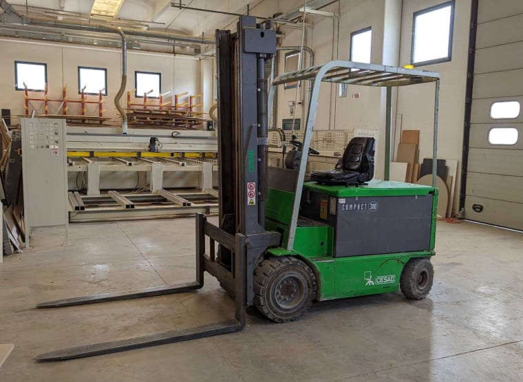 Carrello elevatore elettrico CESAB COMPACT 300