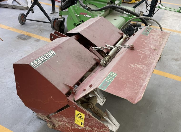 GRAMEGNA V93 20 112 Digger