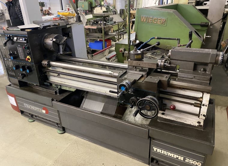COLCHESTER TRIUMPH VS 2500 Lead and feed spindle lathe