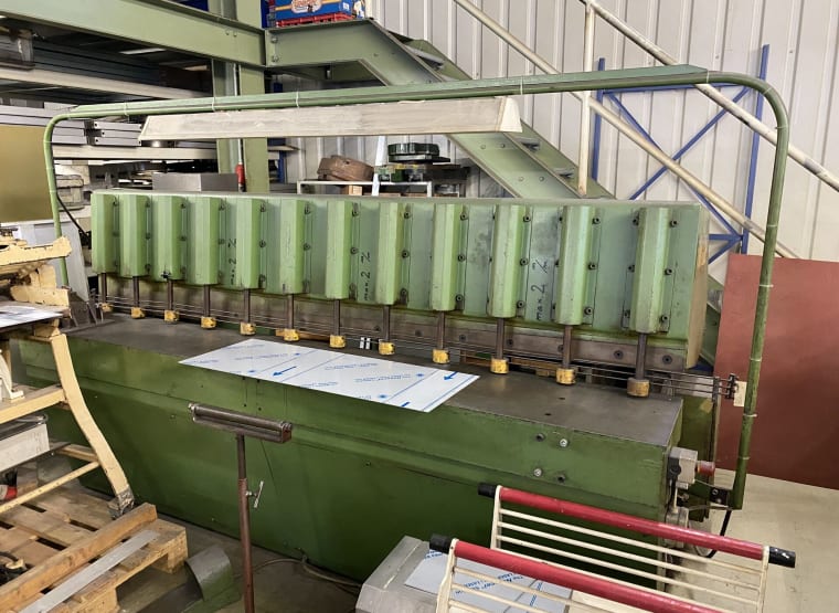 WIEGER ESW 3/25 guillotine