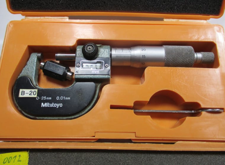 MITUTOYO 4x outside micrometer with counter + adjusting pieces