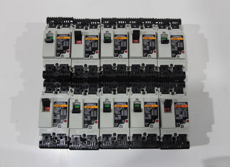 FUJI EA32AC 10 circuit breakers