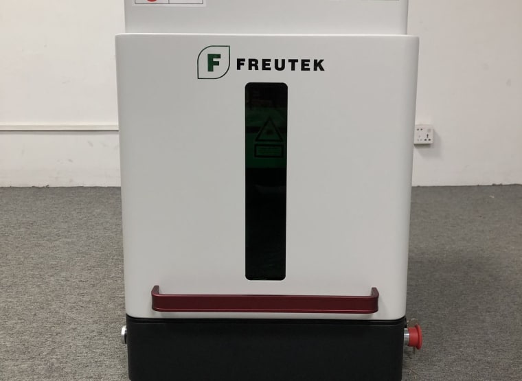FREUTEK LMM0006 Enclosed fiber Laser marking and engraving machine 30W (110x110 mm)