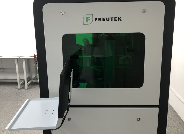 FREUTEK LMM0008 Enclosed 50W Fiber Laser Marking and Engraving Machine (110x110 mm)