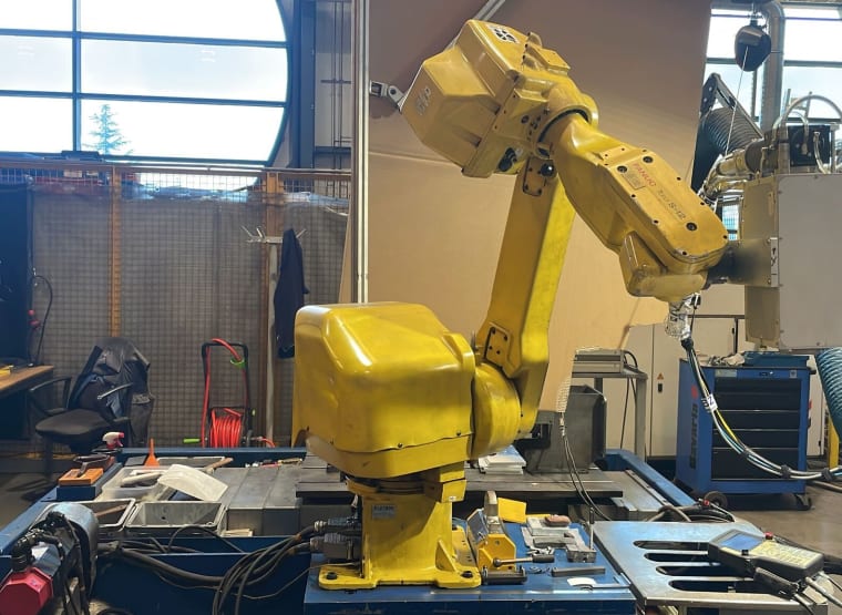 FANUC S 12 Industrial Robot with 6 Axes