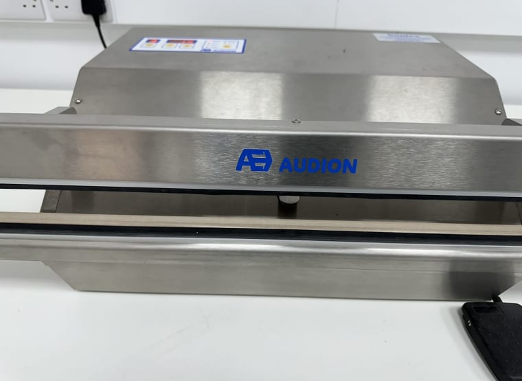 Vacuum store bag sealer