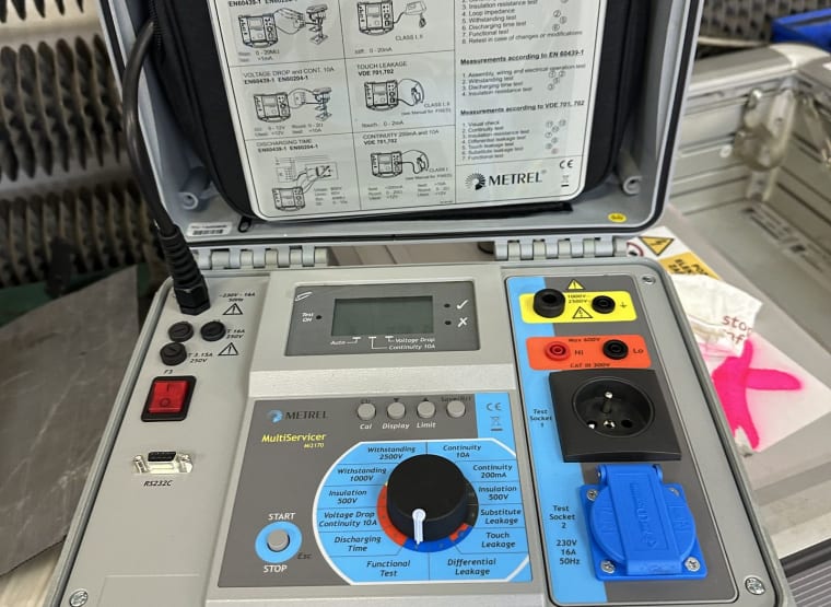 METREL MULTISERVICER MI2170 Machine à tester les armoires de distribution
