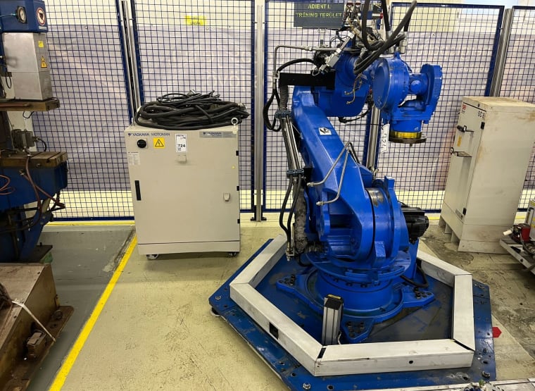 Robot industriel avec peu d'heures de fonctionnement YASKAWA MOTOMAN ES 165D