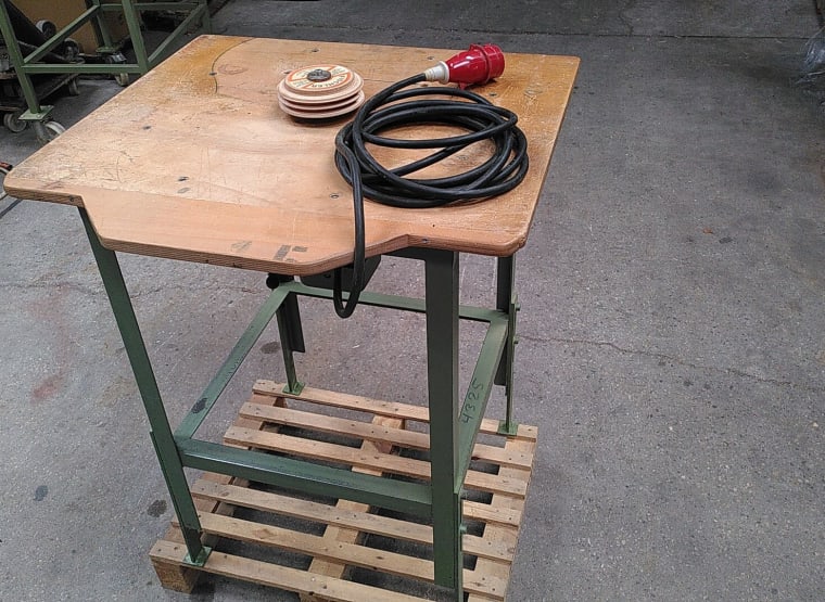PERSKE Sanding table with motor from Perske, for sanding, for example, profile mouldings.