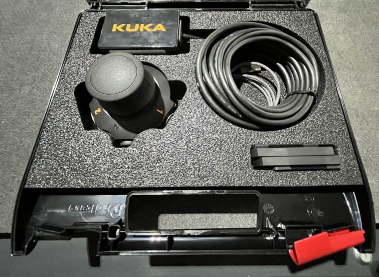 KUKA READY 2 PILOT Programmierassistent, mit Joystick zum Bewegen