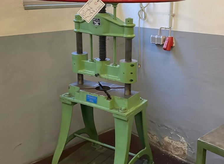 AGEO 16/410 L manual spindle press
