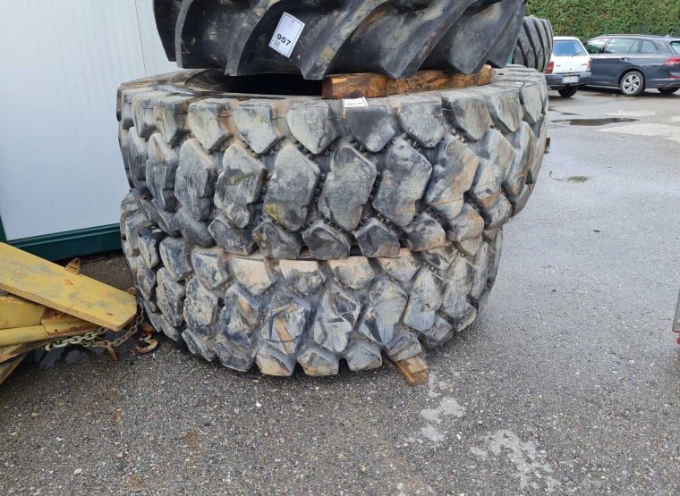 Tyres for ground transportation equipment BRIDGESTONE