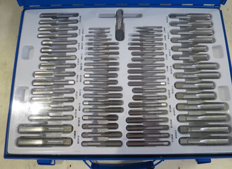 Westward 110 piece tap cheap and die set