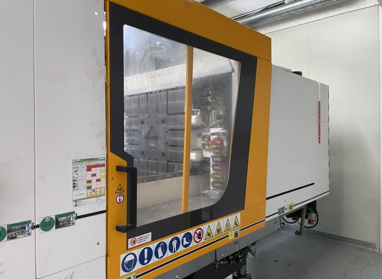 ENGEL victory 330/180 tech Injection Moulding Machine