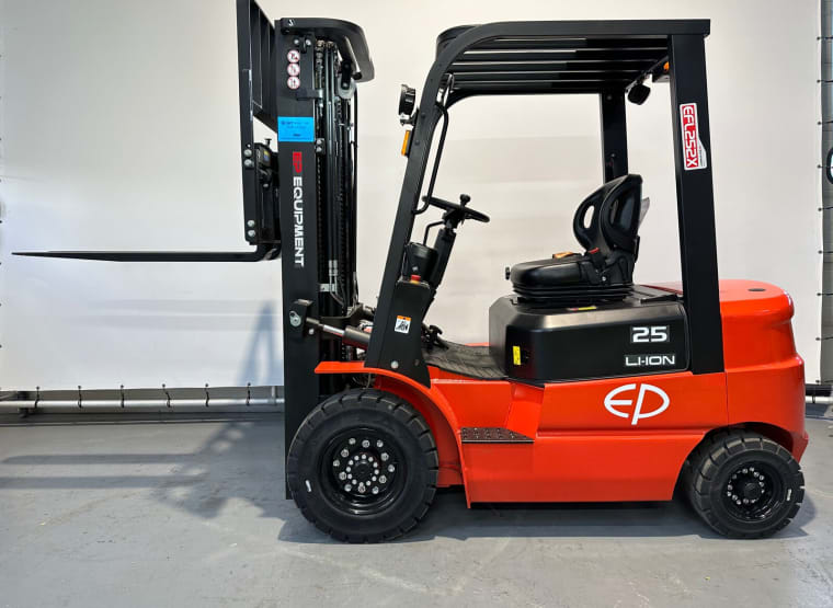 Chariot élévateur électrique EP EFL 252 X + batterie de rechange supplémentaire