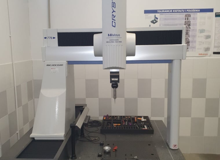Máquina de medição por coordenadas MITUTOYO Crysta-Apex S776