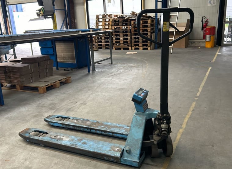 MACPOWER MacLine pallet truck with scale