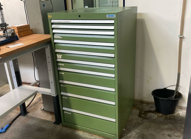 Шкаф за работилница BEDRUNKA + HIRTH