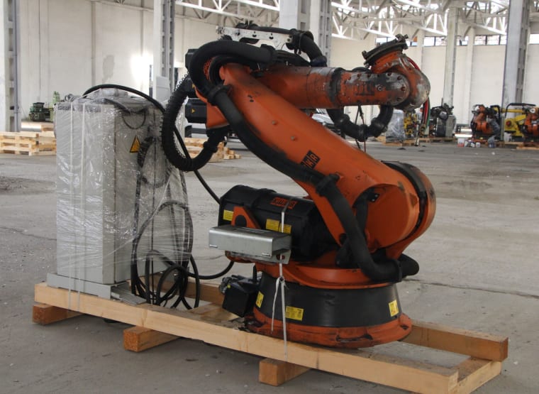 Индустриален робот VKR 210 R2700 наKUKA