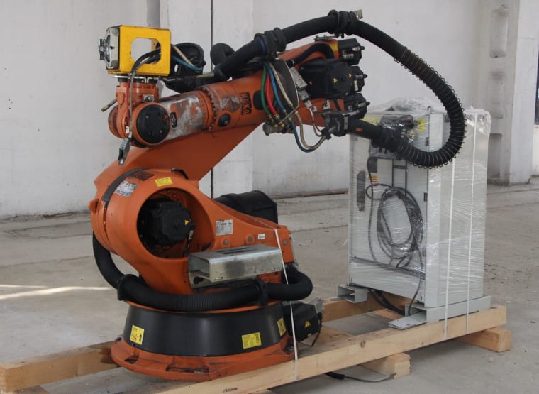 Индустриален робот VKR 210 R2700 наKUKA