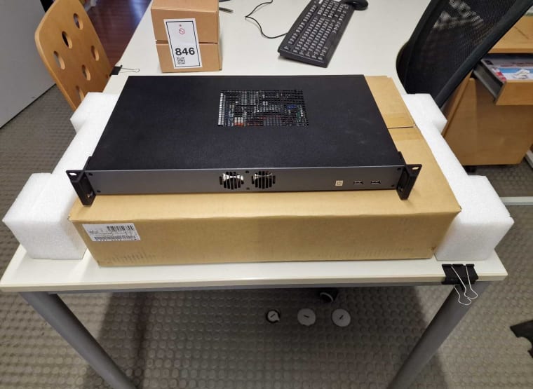 Компютър за монтиране на гръб ONLOGIC MK100B50