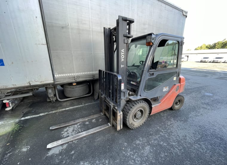 TOYOTA 02-8FGF20 Gas Forklift with Plowshear