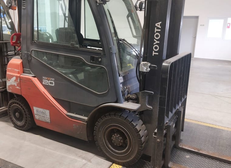 TOYOTA 02-8FGF20 Gas Forklift
