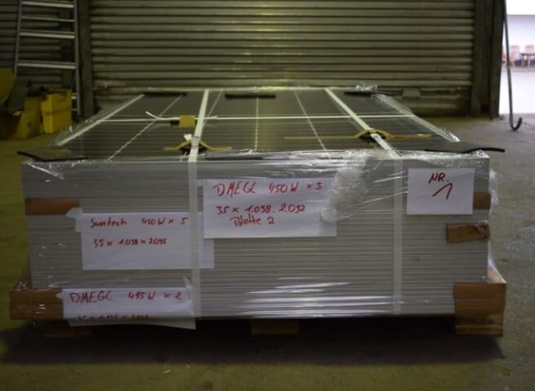 Módulos fotovoltaicos en palé combinado DMEGC y SUNTECH 4,59 kWp