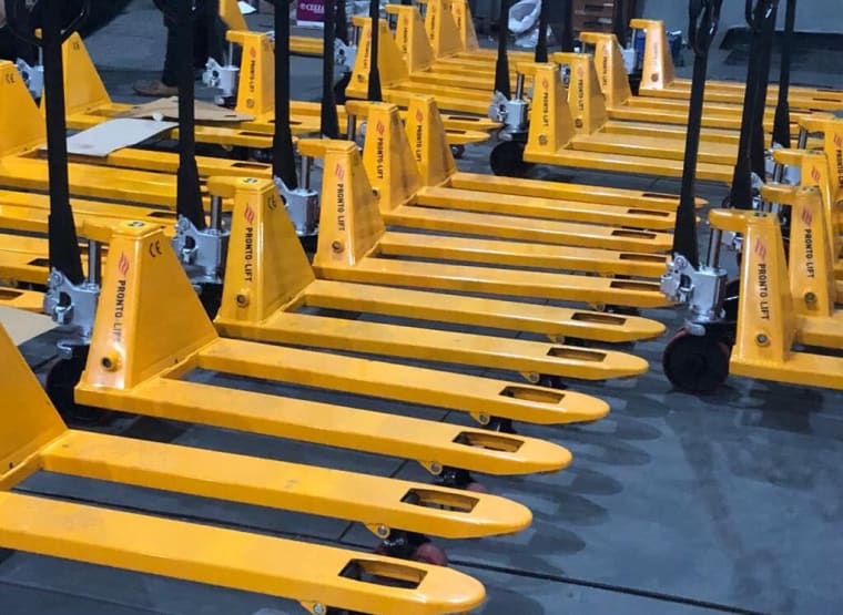 M.P PRODUCTS HPT 25 Lot of hand pallet trucks (consisting of 9 pieces)