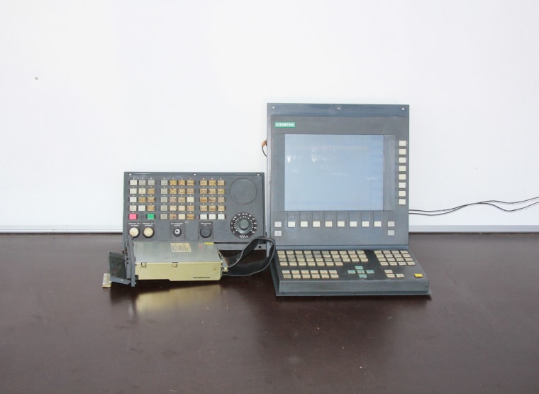 SIEMENS 6FC5210-0DA20-2AA1 Sinumerik 840 D with control panel, keyboard, machine control panel, built-in floppy disc unit
